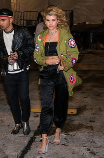 Sofia Richie feet photo thumbnail