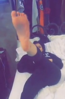 Kylie Jenner feet photo thumbnail