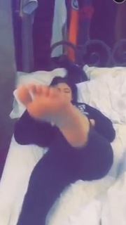 Kylie Jenner feet photo thumbnail