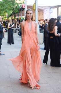 Heidi Klum feet photo thumbnail