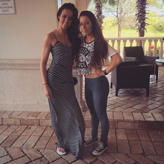 Chelsea Green feet photo thumbnail