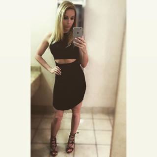 Chelsea Green feet photo thumbnail