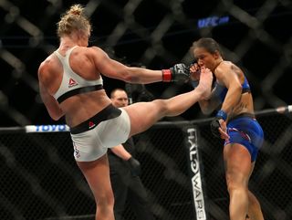 Holly Holm feet photo thumbnail