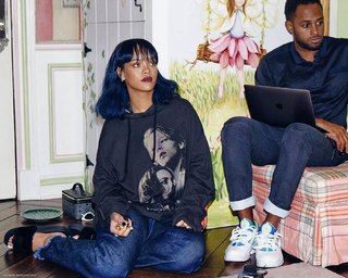 Rihanna feet photo thumbnail