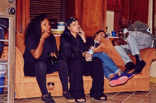 Rihanna feet photo thumbnail