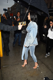 Kylie Jenner feet photo thumbnail