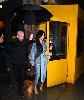 Kylie Jenner feet photo thumbnail