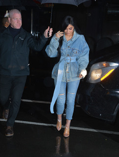 Kylie Jenner feet photo thumbnail