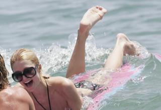 Paris Hilton feet photo thumbnail