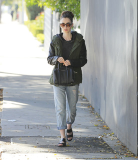 Lily Collins feet photo thumbnail