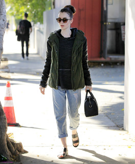 Lily Collins feet photo thumbnail