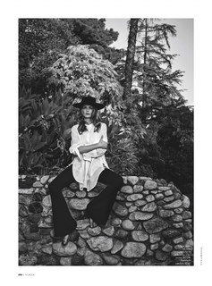 Cindy Crawford feet photo thumbnail