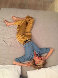 Alessia Marcuzzi feet photo thumbnail