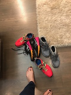 Chelsea Handler feet photo thumbnail