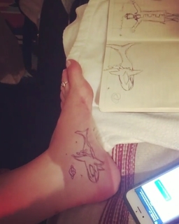Anya Taylor-Joy feet photo thumbnail