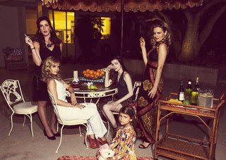 Mena Suvari feet photo thumbnail
