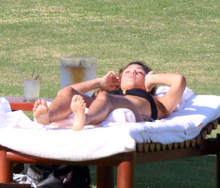 Jessica Alba feet photo thumbnail