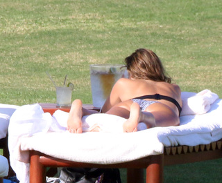 Jessica Alba feet photo thumbnail