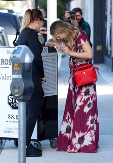 Kate Hudson feet photo thumbnail