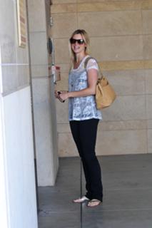 Amy Smart feet photo thumbnail