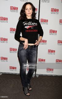 Mary-Louise Parker feet photo thumbnail