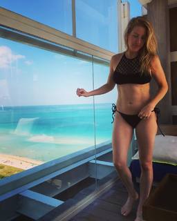 Ellie Goulding feet photo thumbnail