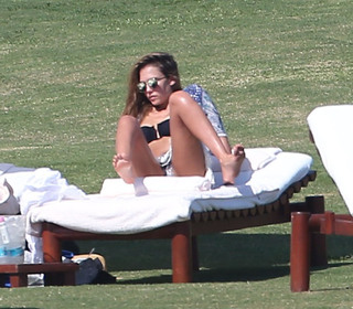 Jessica Alba feet photo thumbnail