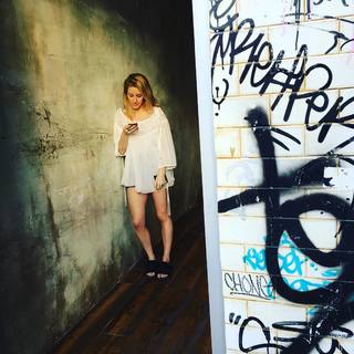 Ellie Goulding feet photo thumbnail