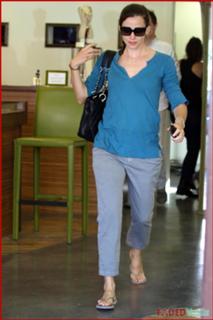 Jennifer Garner feet photo thumbnail