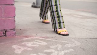 Kathryn Newton feet photo thumbnail