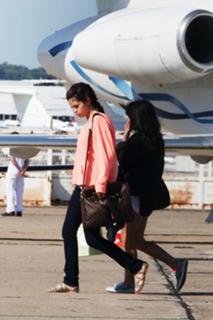 Selena Gomez feet photo thumbnail