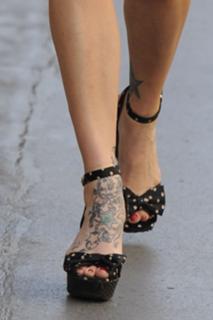 Fearne Cotton feet photo thumbnail