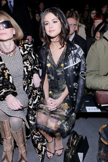 Selena Gomez feet photo thumbnail