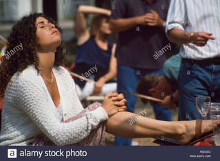 Minnie Driver feet photo thumbnail