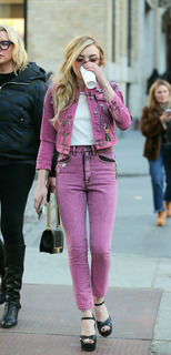 Peyton List feet photo thumbnail