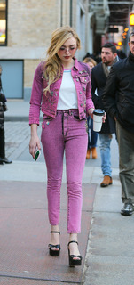 Peyton List feet photo thumbnail