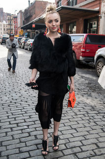 Peyton List feet photo thumbnail