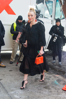 Peyton List feet photo thumbnail