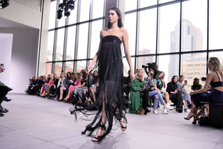 Kendall Jenner feet photo thumbnail
