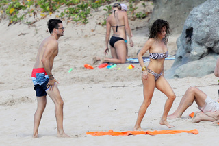 Brooke Burke feet photo thumbnail