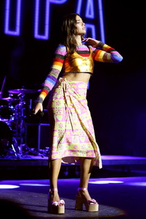 Dua Lipa feet photo thumbnail
