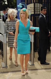 Amanda Holden feet photo thumbnail