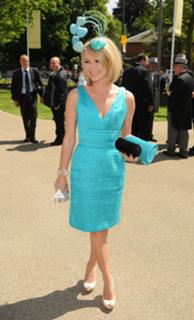 Amanda Holden feet photo thumbnail