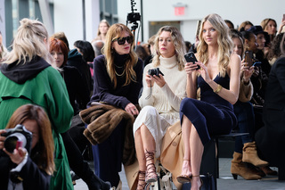 Martha Hunt feet photo thumbnail