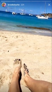 Brooke Burke feet photo thumbnail