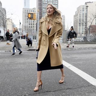 Martha Hunt feet photo thumbnail