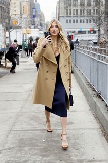 Martha Hunt feet photo thumbnail