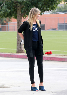 Ali Larter feet photo thumbnail
