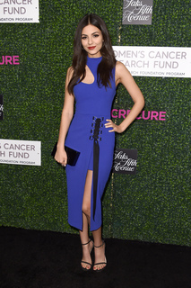 Victoria Justice feet photo thumbnail