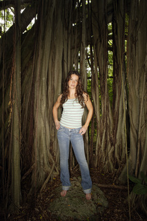 Evangeline Lilly feet photo thumbnail